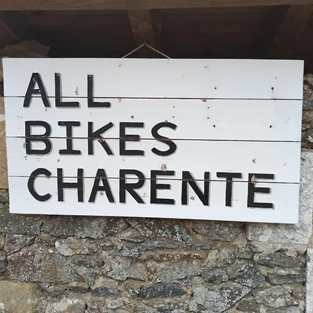 All Bikes Charente לינה וארוחת בוקר
